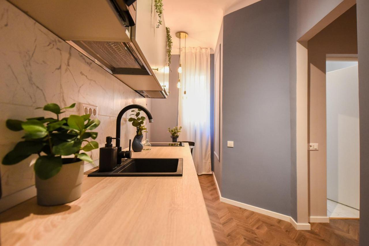 Modern Stay - Central Studios With Wall Projector Near Radisson Bukareszt Zewnętrze zdjęcie