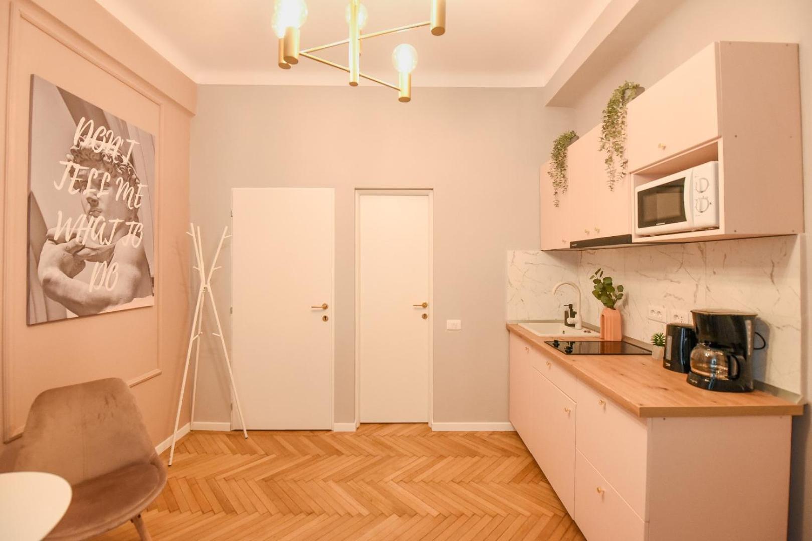 Modern Stay - Central Studios With Wall Projector Near Radisson Bukareszt Pokój zdjęcie